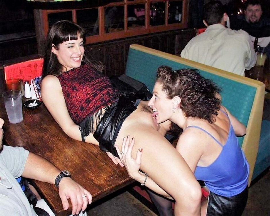 Lesbian Kunnilingus on the street