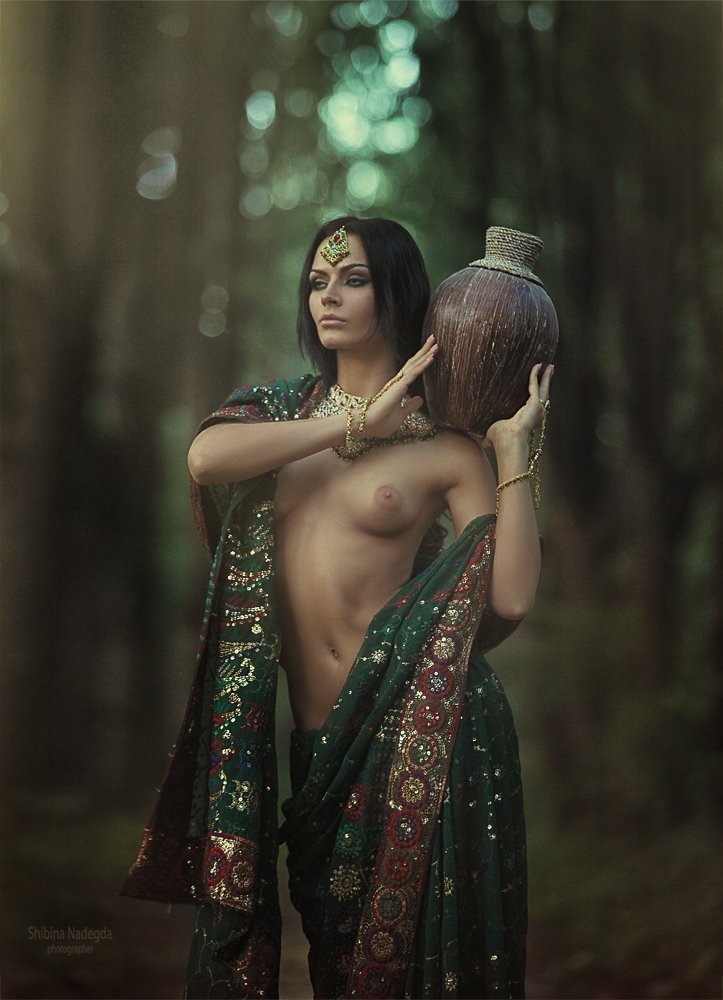 Photo Naked Indian women in full height