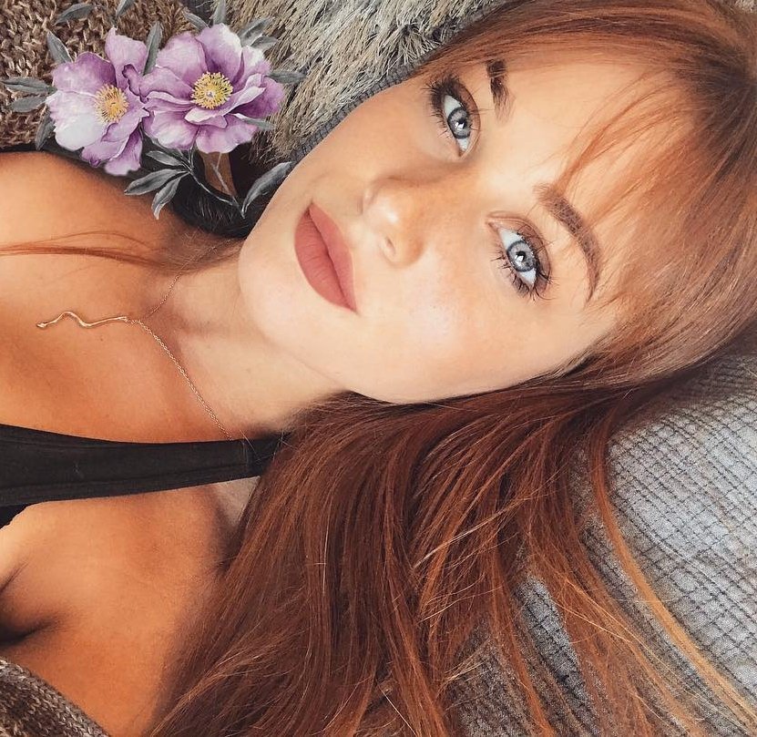 Singer Sarah Gibson photo
