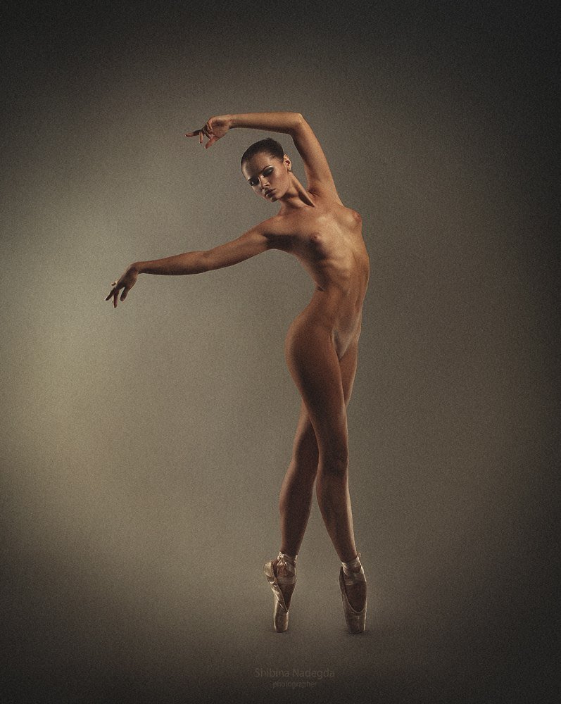 Zlata Yalinich ballerina naked