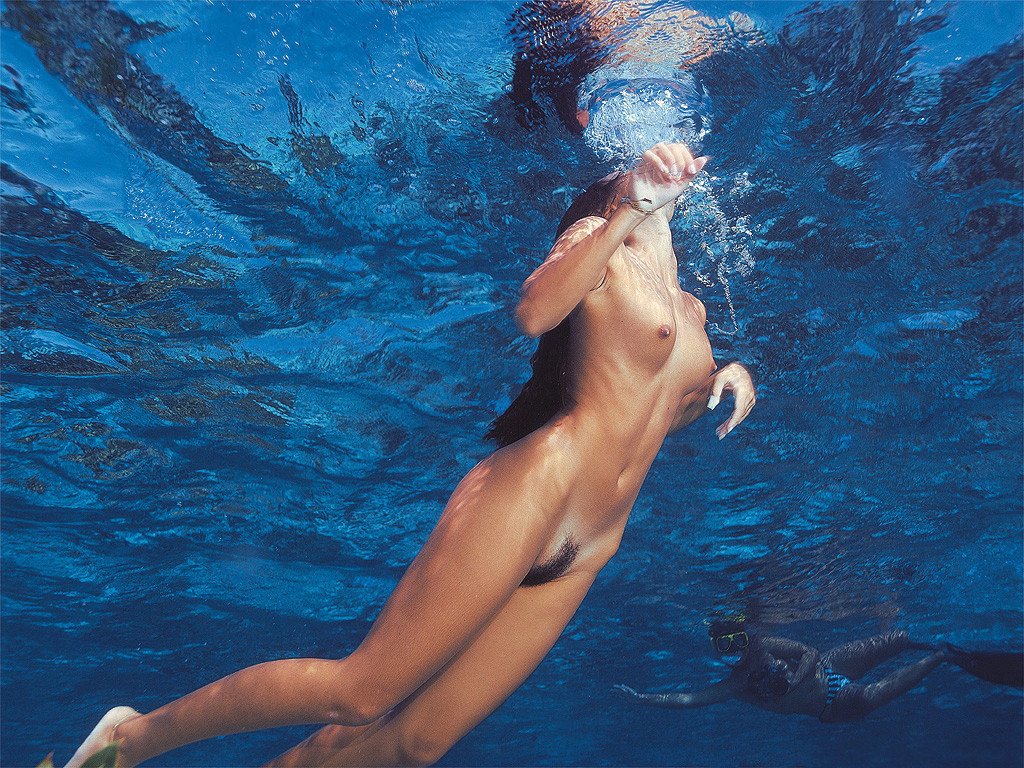 Hot girls swimming get naked