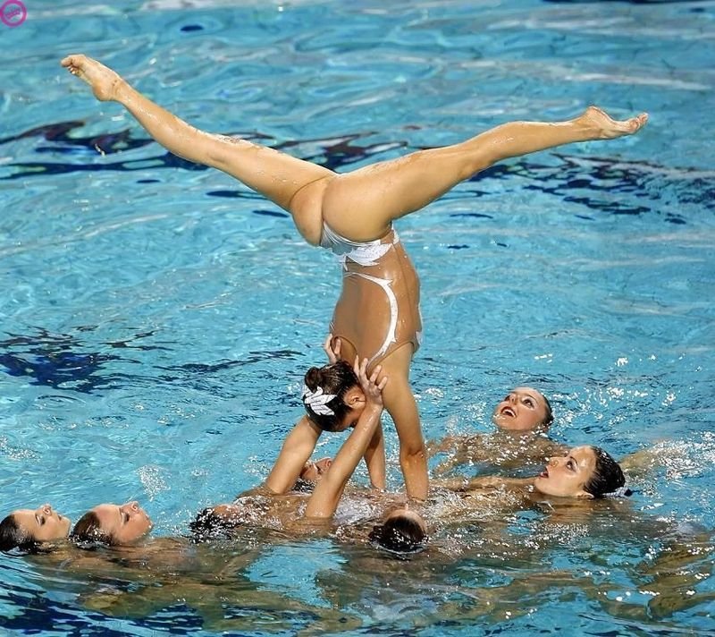 Synchronists in a swimsuit