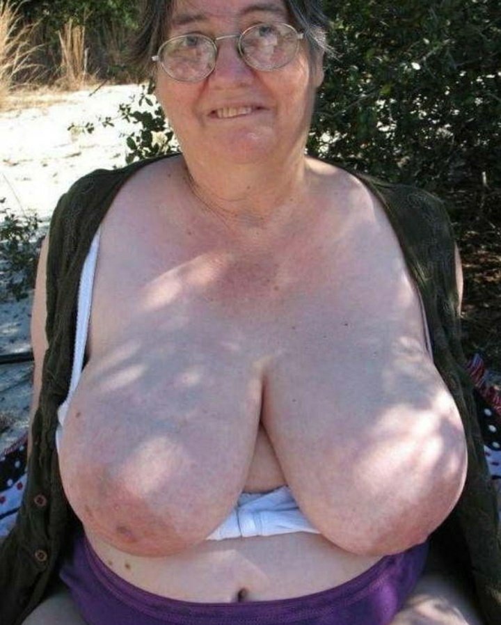 Black Grandma Breasts - Black Tits Granny - 43 porn photo