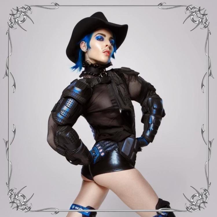 Dorian Electra Guyliner