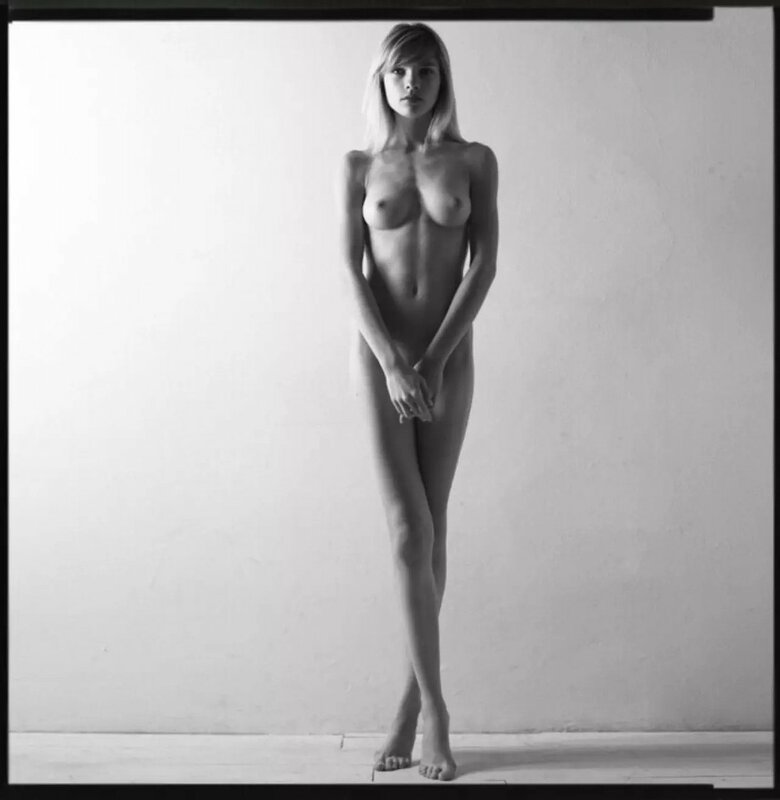 Feastododes are posing naked