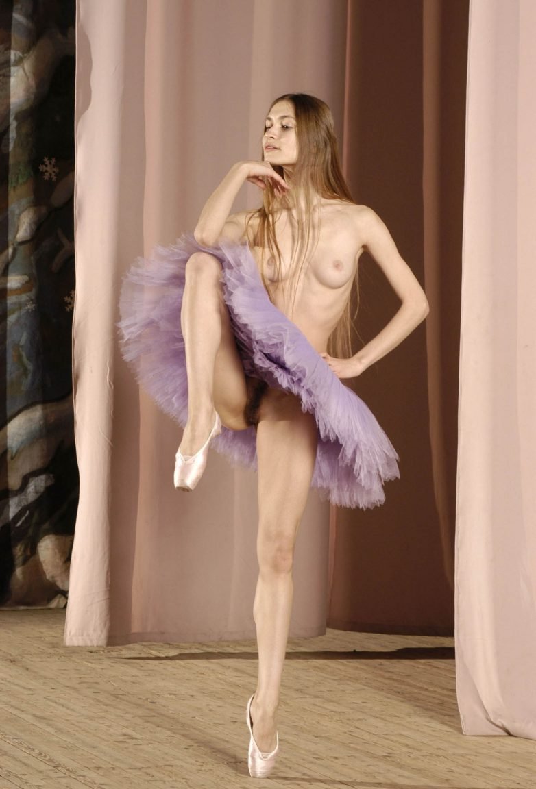 Dancer with naked tits