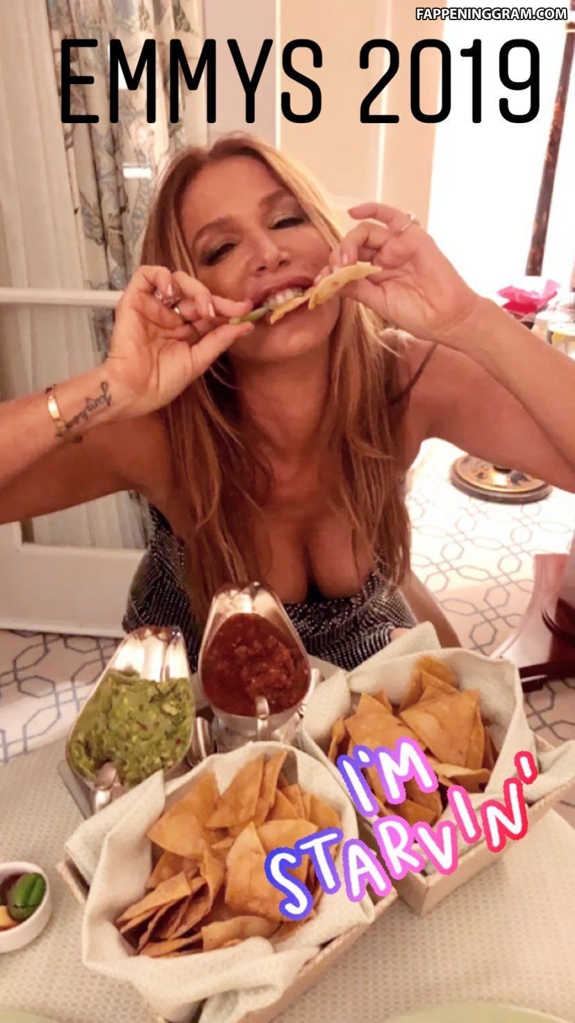 Poppy Montgomery Toples