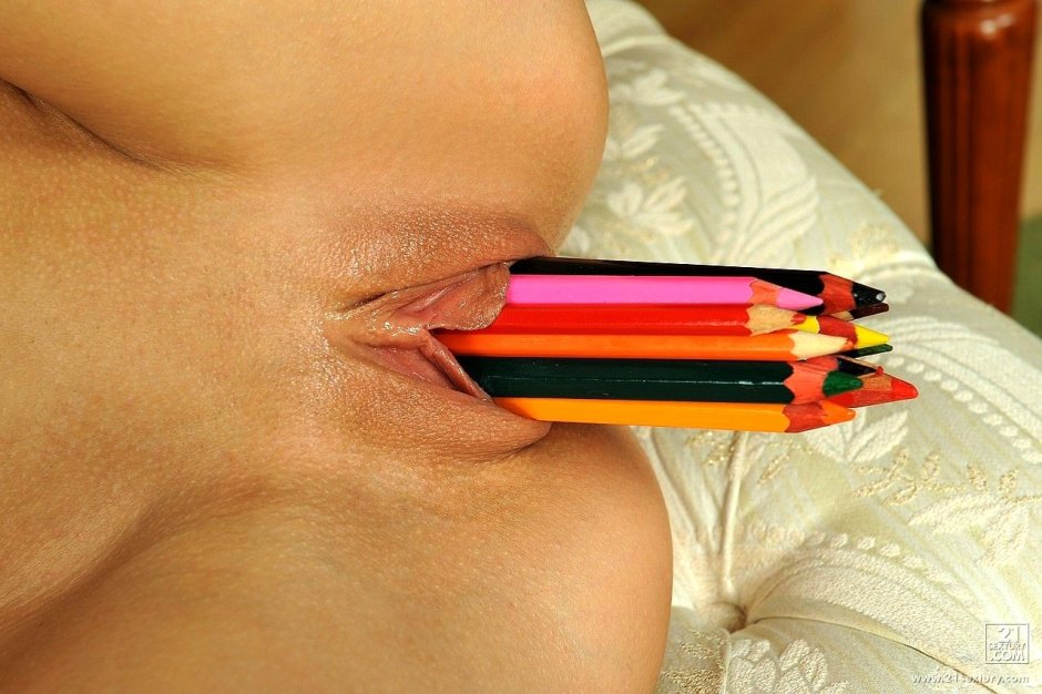 The pubis painted with a pencil