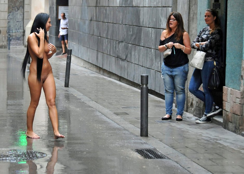 Sexy Women Arested for Walking Naked in the Street