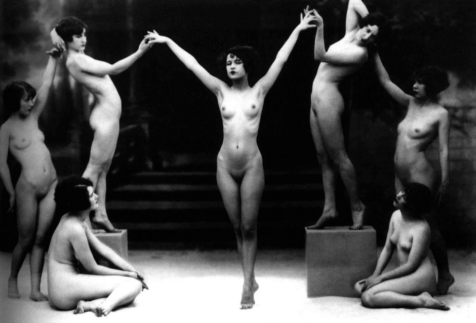 Erotic dances of naked women