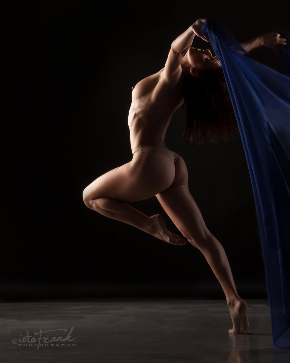 Erotic dances of girls