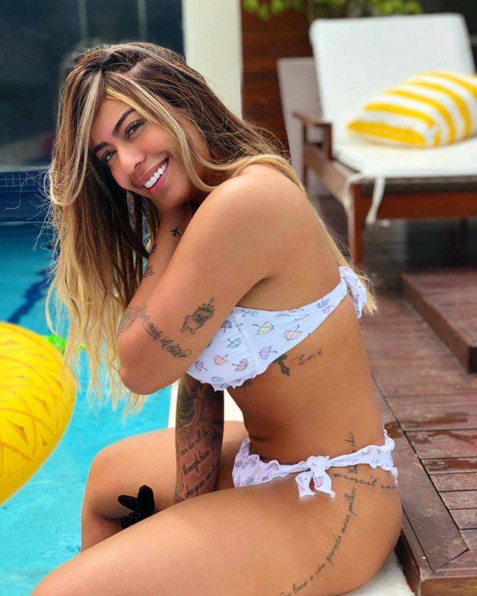 Mila Santos plums