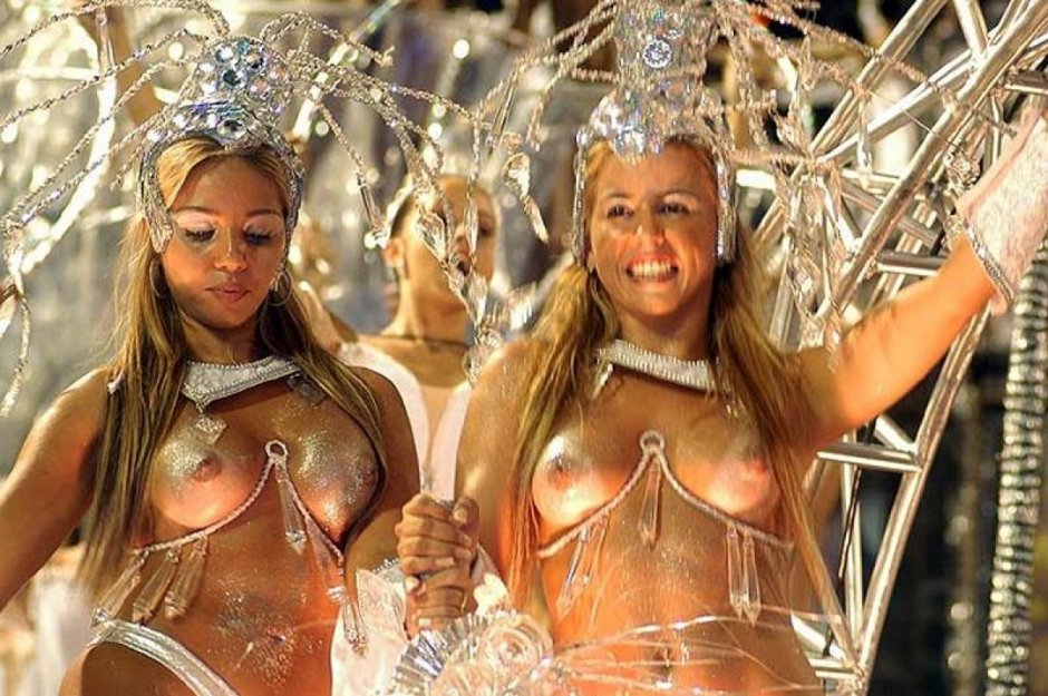 Naked girls on the carnival in Rio