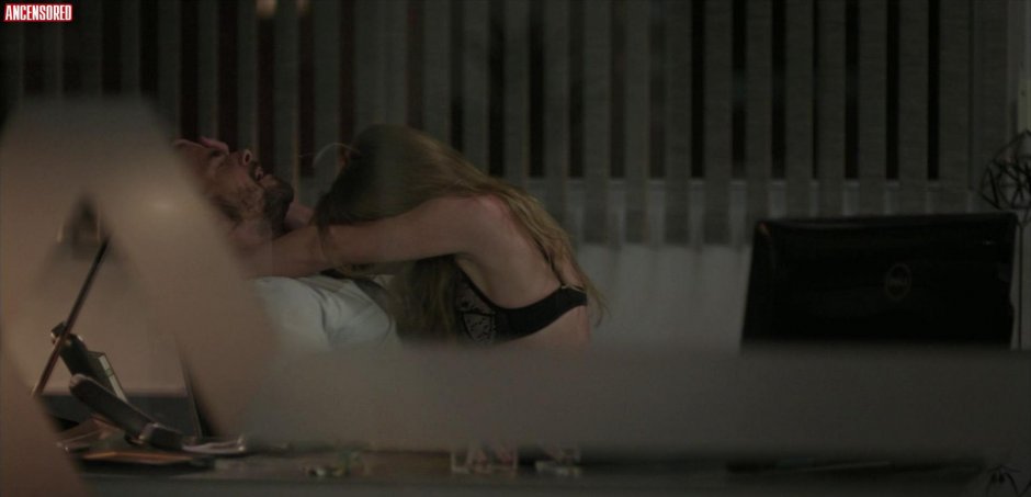 Britt Robertson Ero photo