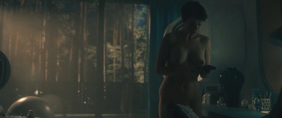 Actress Carolina Grushka naked
