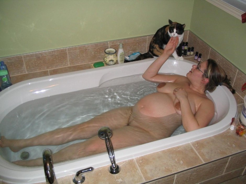 Naked pregnant women in the bathroom