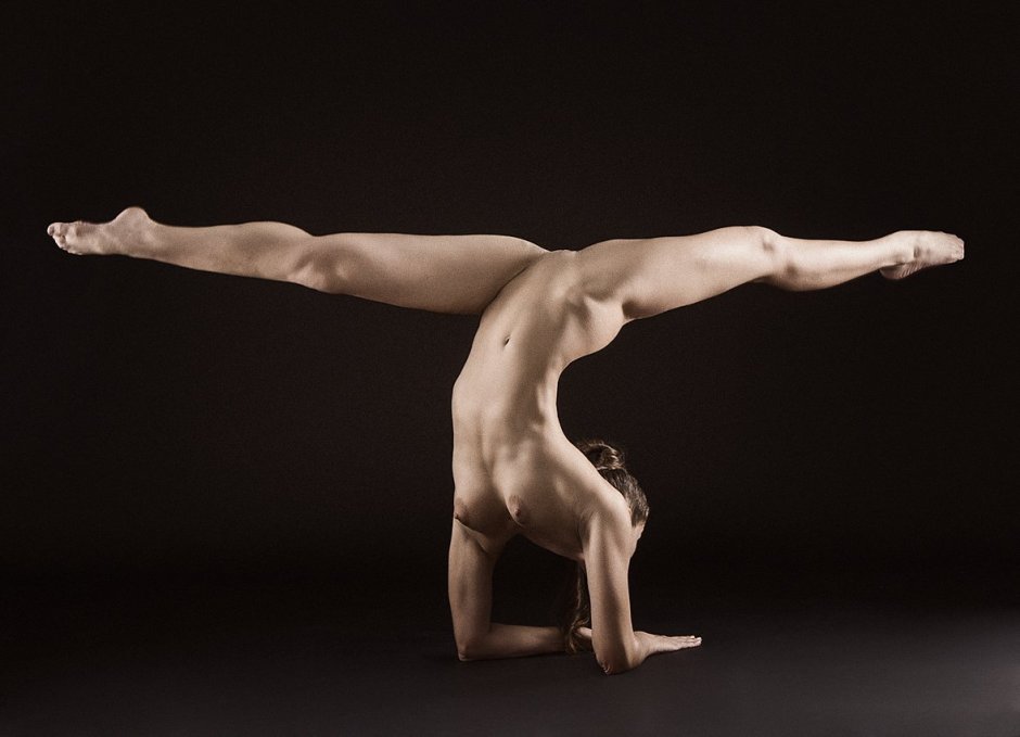 Girls in erotic poses