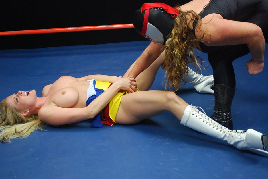 Female reserving for undressing DT Wrestling