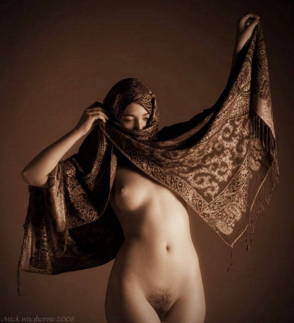 Beautiful naked Arab women