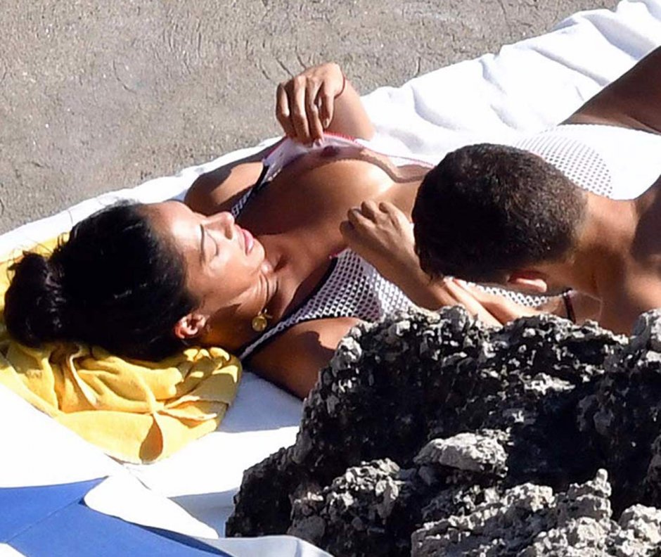 Nicole Sherzinger is naked