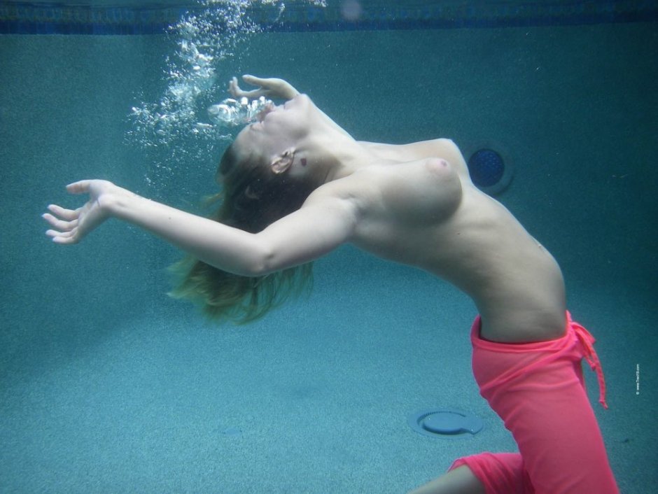 Girls in the pool naked