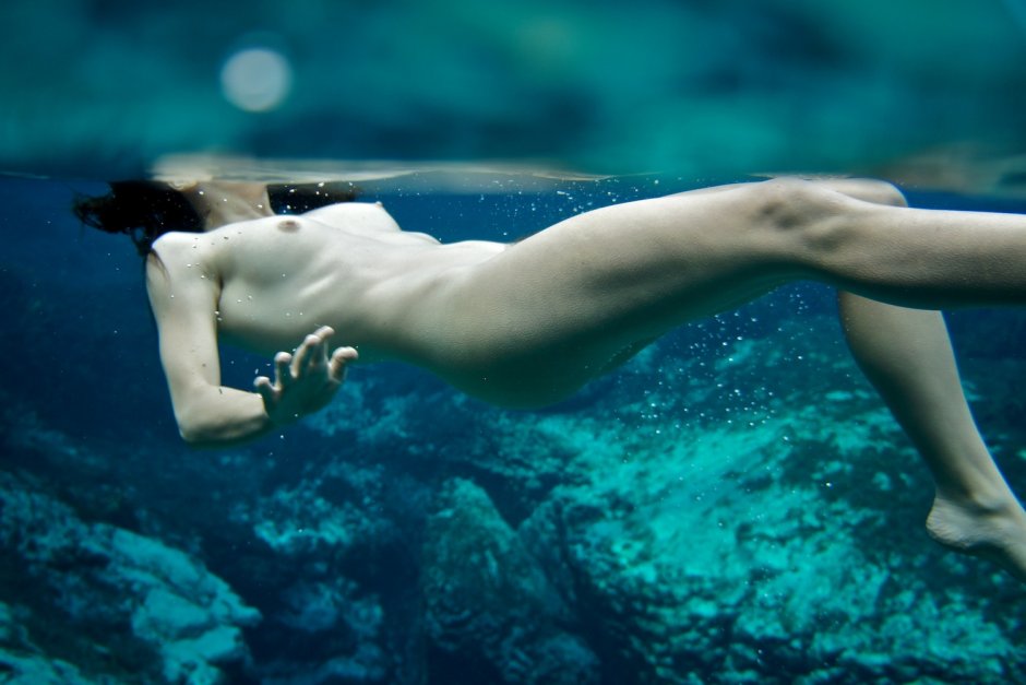 Attractive Redheaded Teen Flaunts Her Body Underwater