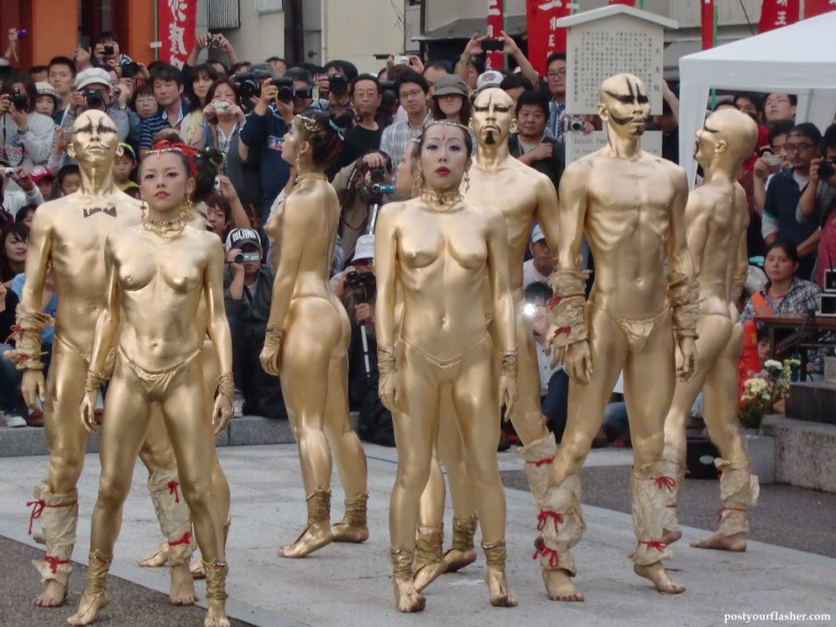 Naked Chinese women in public