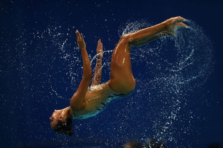 Synchronous swimming twine