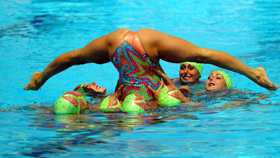 Synchronous swimming naked