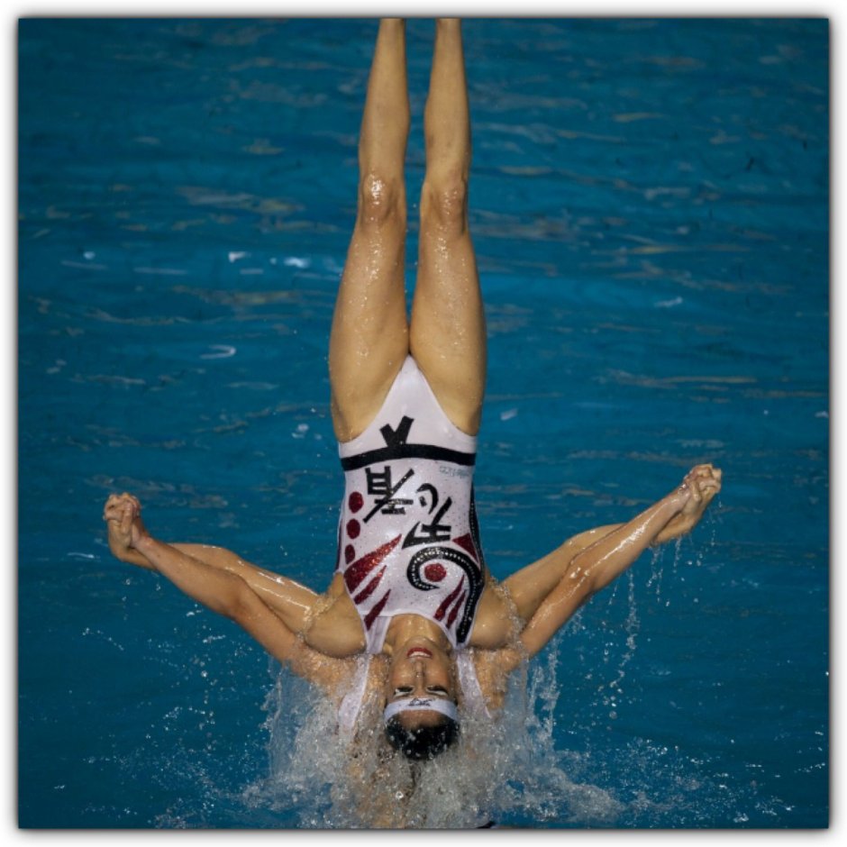 Synchronous swimming athlete
