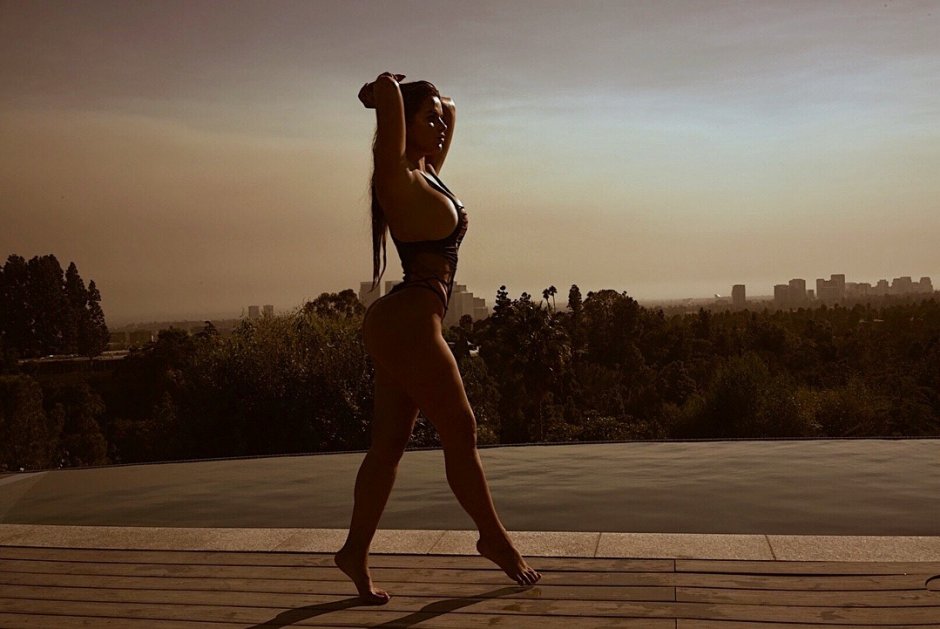 Anastasia Kvitko model plus saz