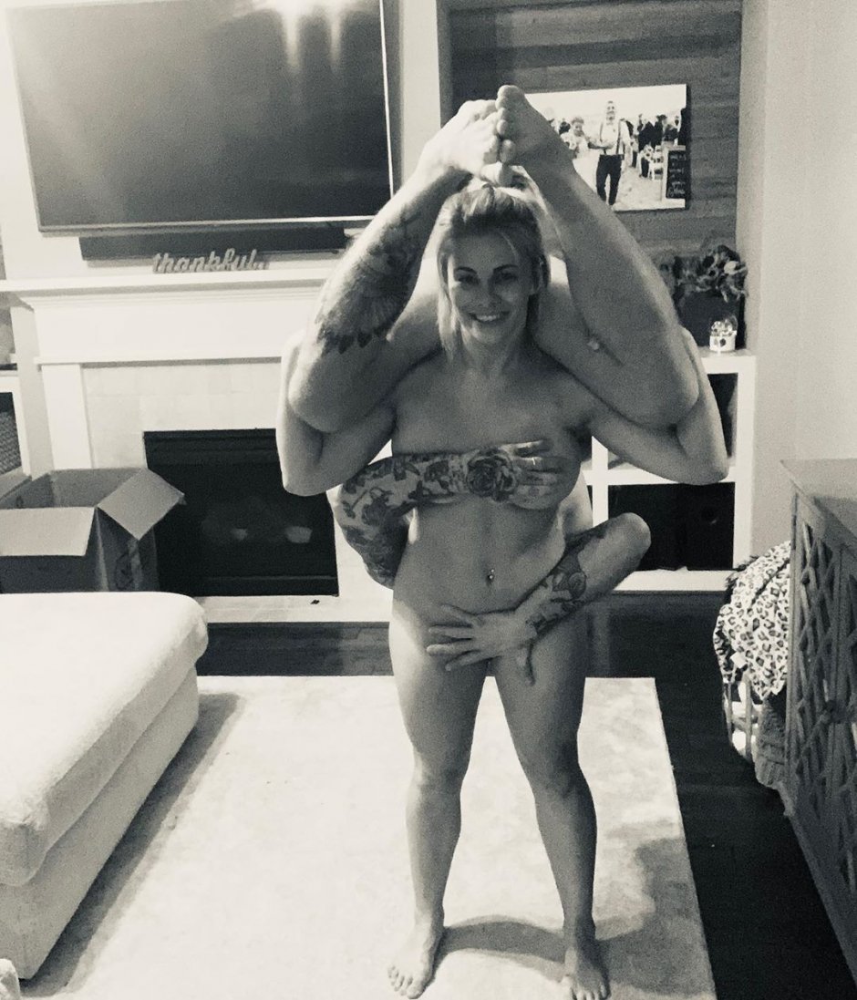 Kat Zingano weighing