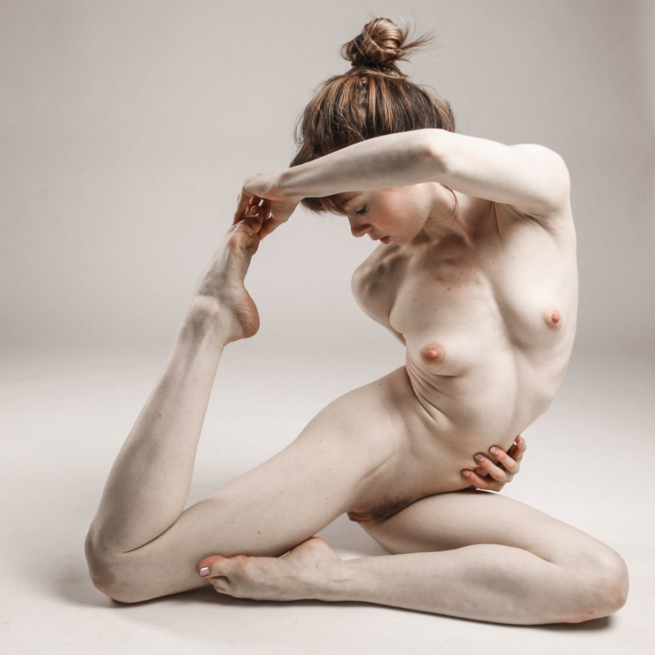 Poses for nudes