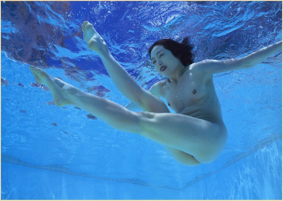Japanese girls naked in the pool