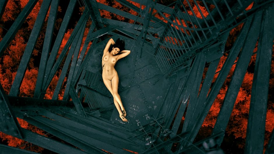 Dominica Insumonia is naked