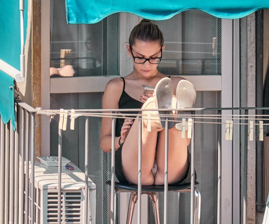 Peeping for the girls