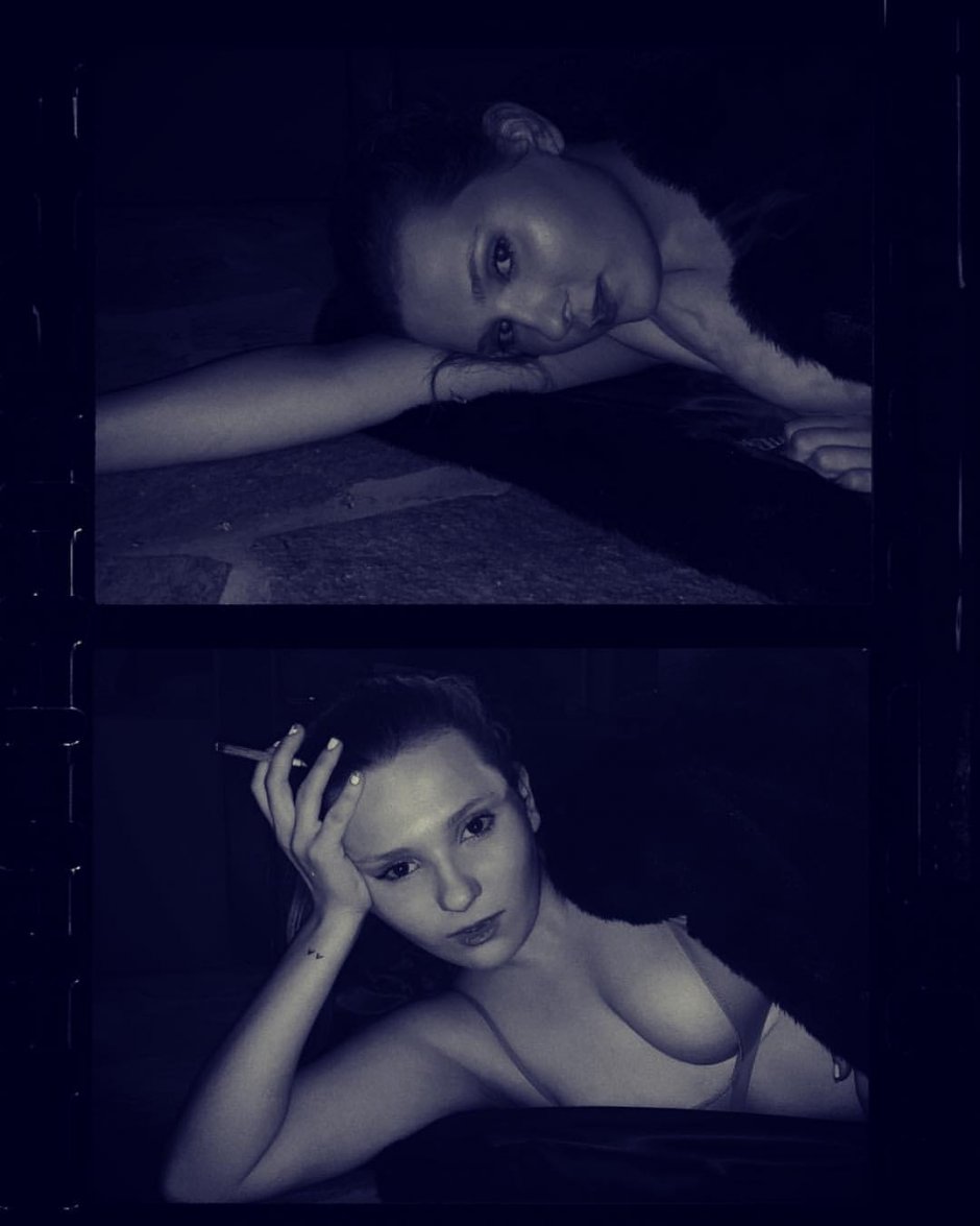 Babes com actress blonde in stockings