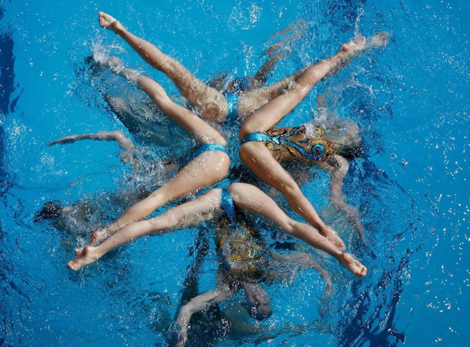 Synchronous swimming of the leg