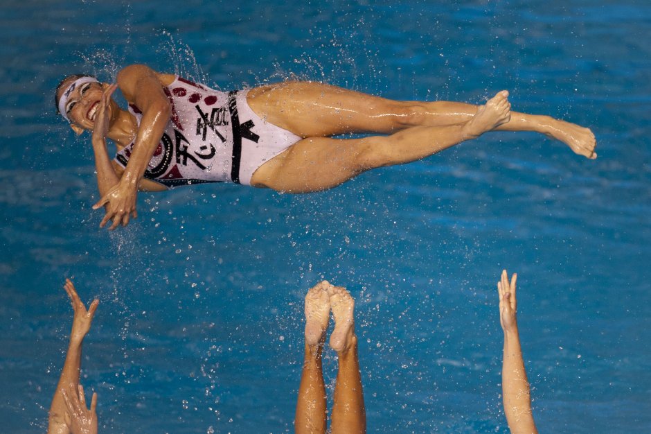 Synchronous swimming nude