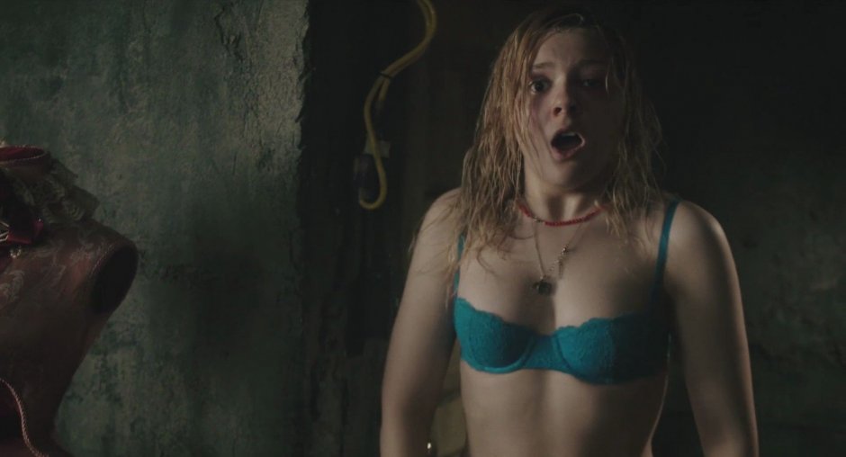 Ebigail Breslin in underwear