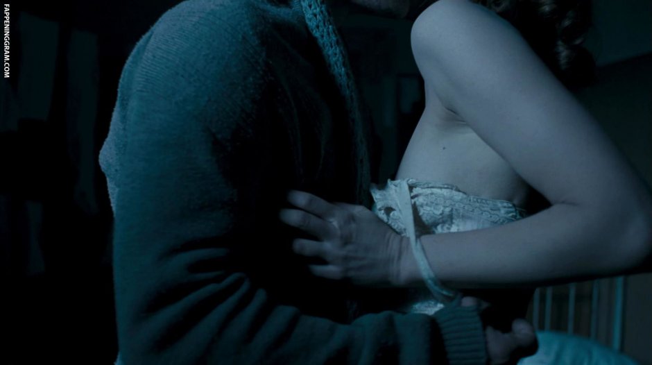 Erotic scenes with Vera Farmig