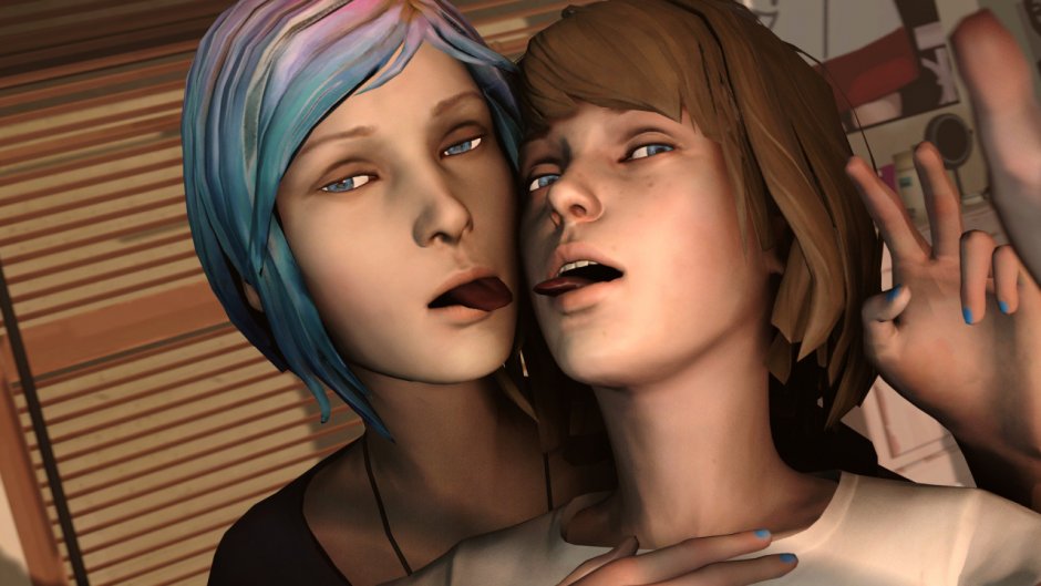 Max Collfield and Chloe 18