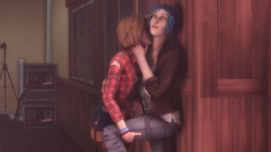 Max Collfield and Chloe
