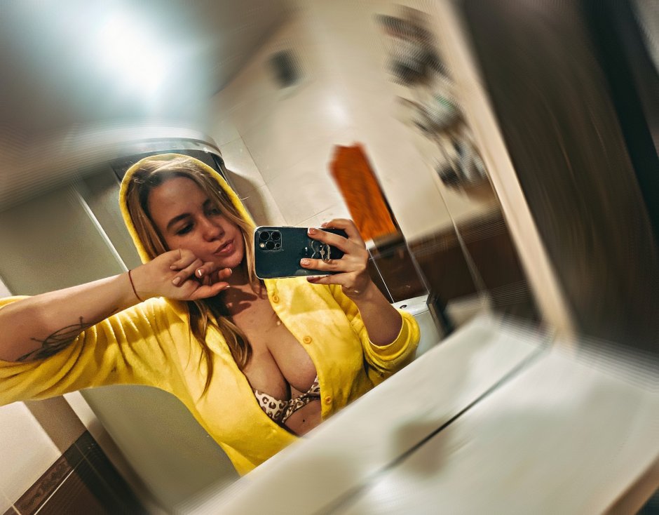 Val Cortes hot