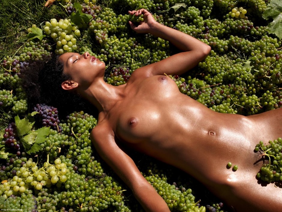 Naked slender French women