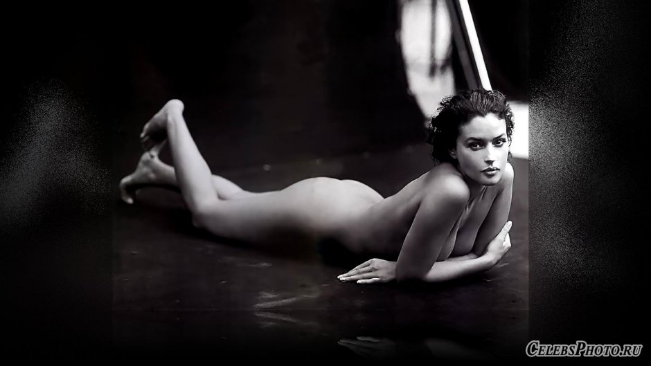 Monica Bellucci naked