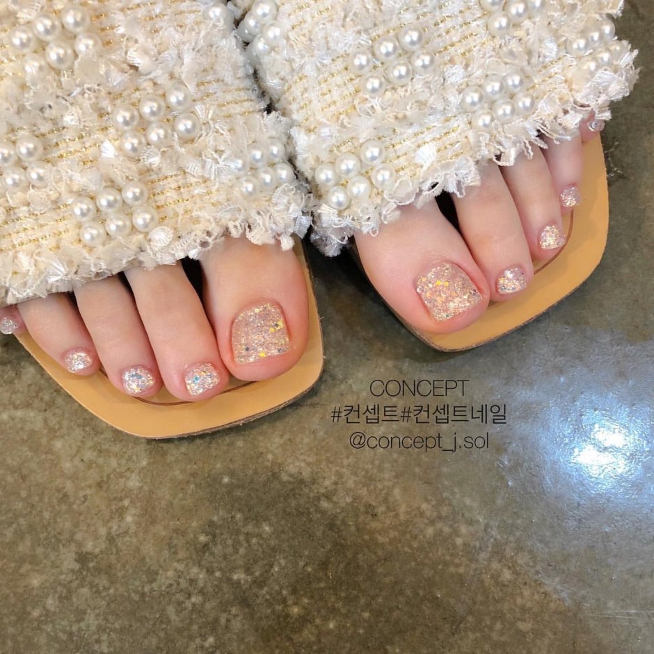 Fingers of the feet of Dyukova