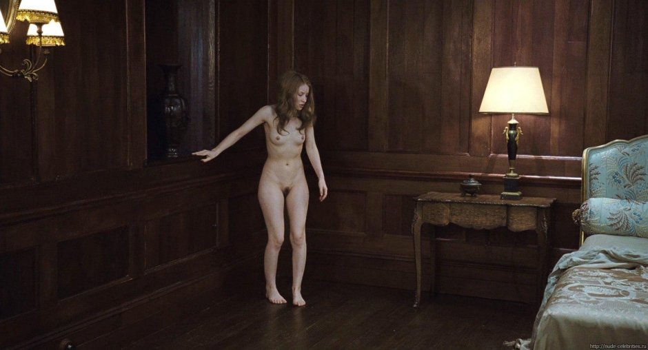 Emily Browning photo naked