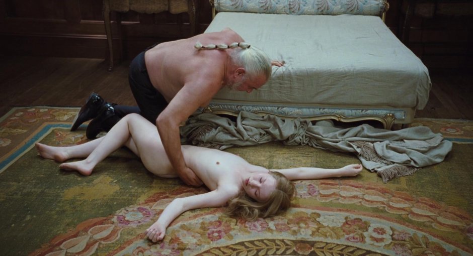 Emily Browning Breastfeeding