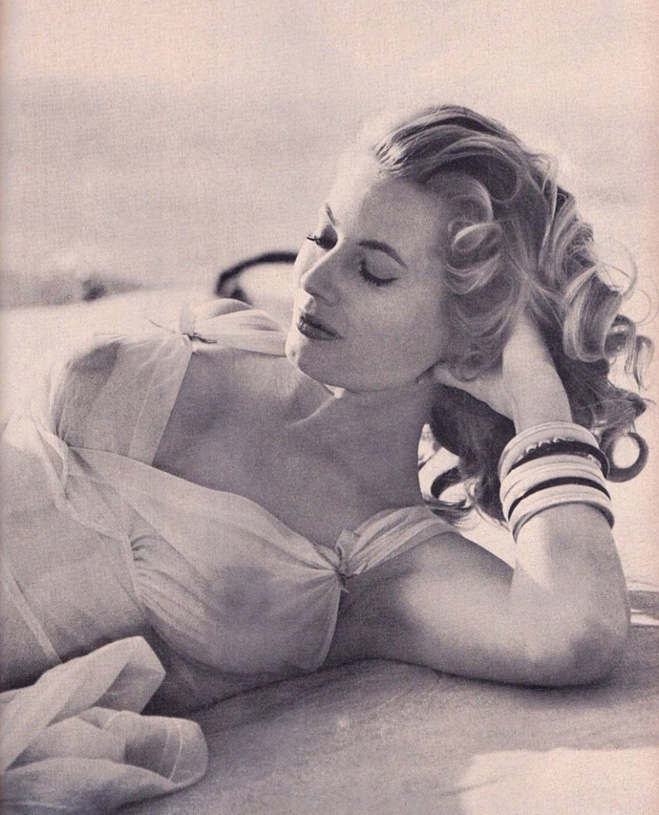 Nora-Egura photo